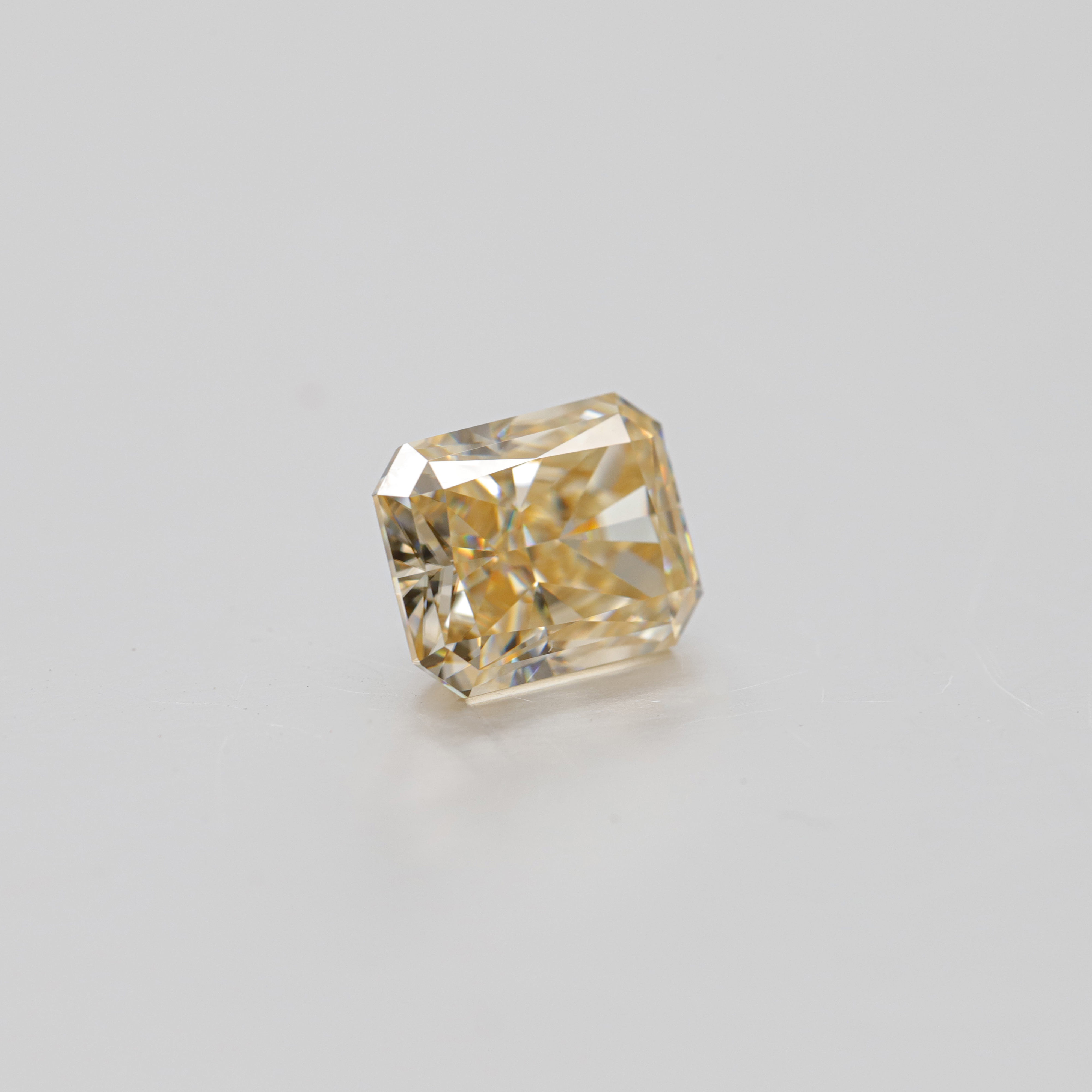 Excellent Quality Radiant Cut Champagne VVS Morsonite Synthetic Moissanite 