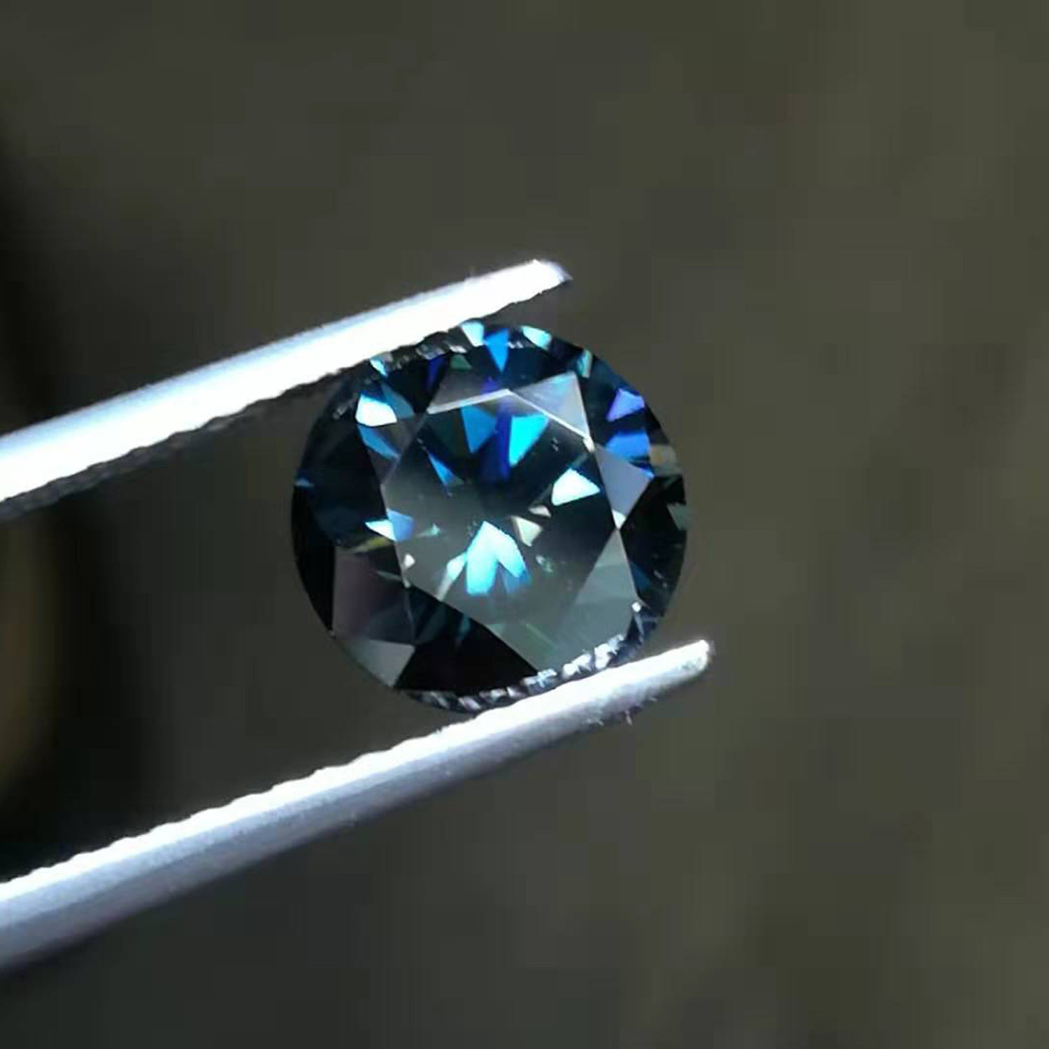 3.0-4.0mm High Quality DEF Round Brilliant Cut Blue Moissanite for Jewellery Making