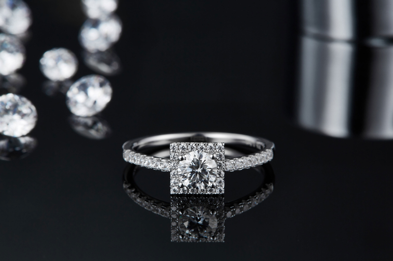 Square Luxurious Moissanite Ring with Inlaid Proposal