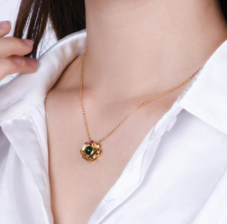 18K Gold Round Emerald Ruby Wedding Engagement Female Pendant Necklace Exquisite Jewelry